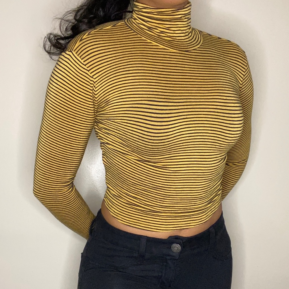 Forever21 Cropped Log Sleeve Size S